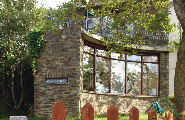 GALANDA TREETOPS, pet friendly, with a garden in Newton Ferrers