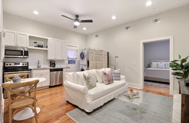 Gallery Stays - Parkside Suite