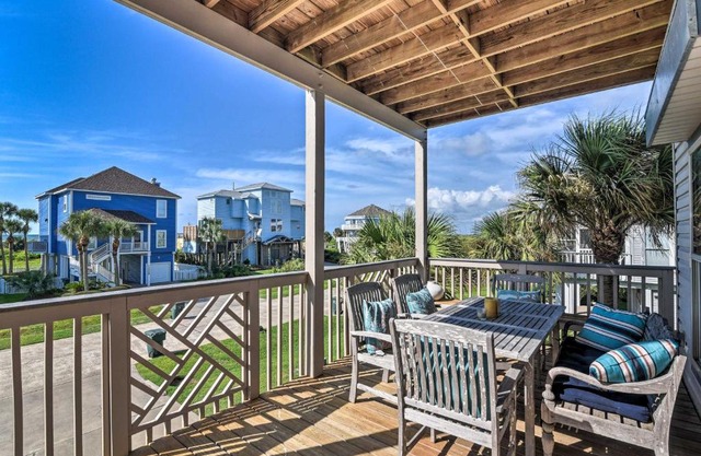 Galveston Beach Retreat House - Walk to Beach
