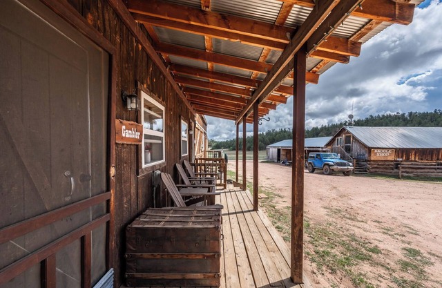 Gambler Cabin - Kitchen Included