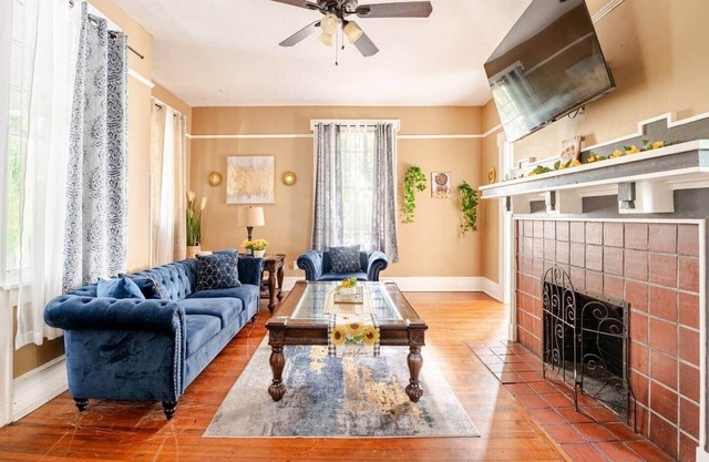 Game Day Hideaway 3BR Walkable to Stadium Free WIFI Work station Beaches Near