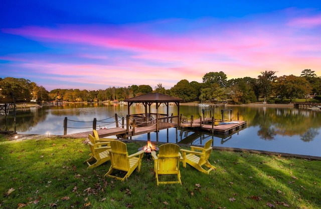 Game Room, Covered Dock, Kayaks, Firepit, 2 Kings