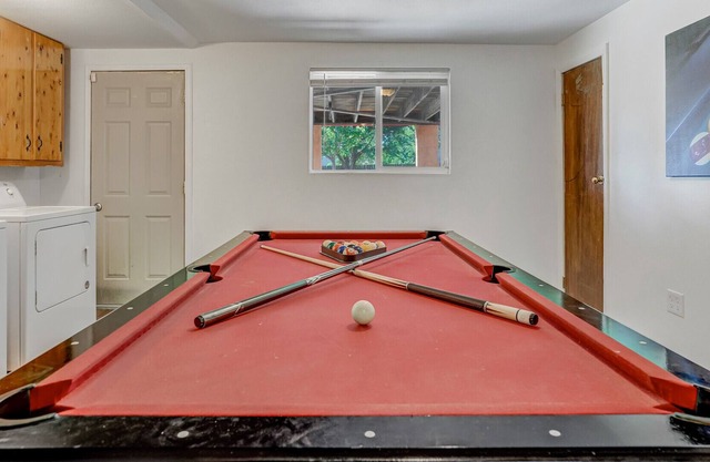 Game Room | Pet Friendly | 5 miles Downtown!