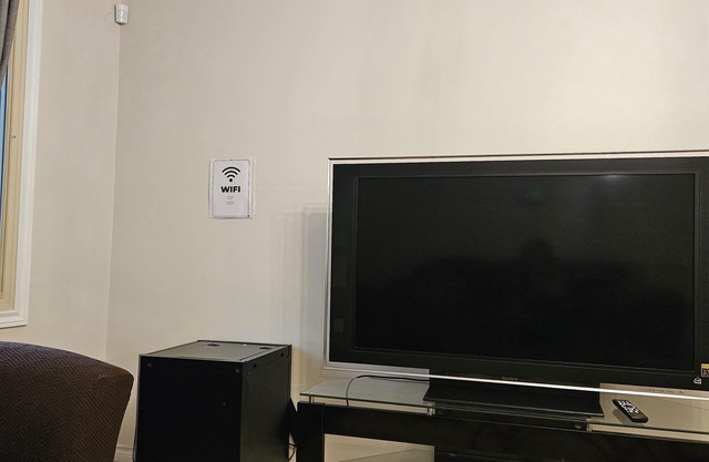 Games+BBQ+Firepit+sleep 8+4 beds near Downtown