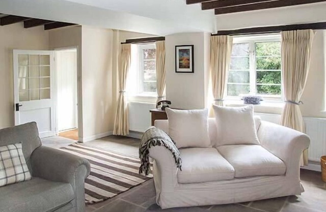 GANAREW COTTAGE, pet friendly in Whitchurch, Herefordshire