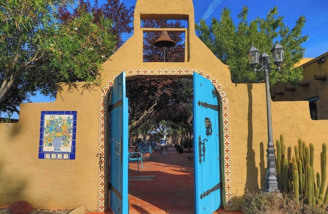Garcia Hacienda: Authentic Mexican Villa & Hot Tub
