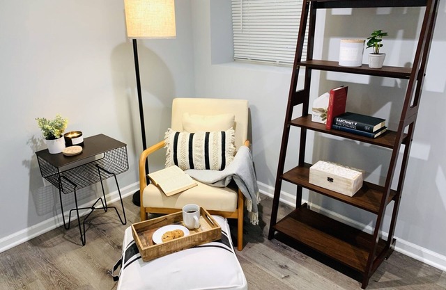 Garden 1BR Condo W/Free Parking & Comfy Double Bed