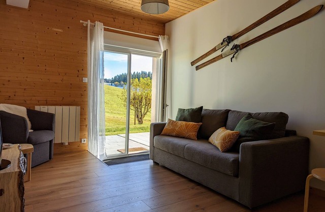 Garden apartment with terrace in the heart of nature