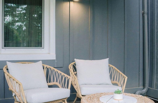 Garden Cottage Pet Friendly w/complimentary Sandbanks Park Pass