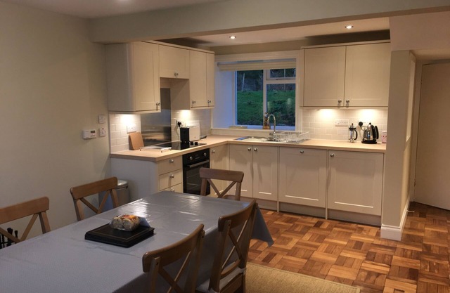 Garden Cottage with private enclosed walled garden