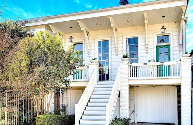 Garden District Gem - Walk to Magazine Street!