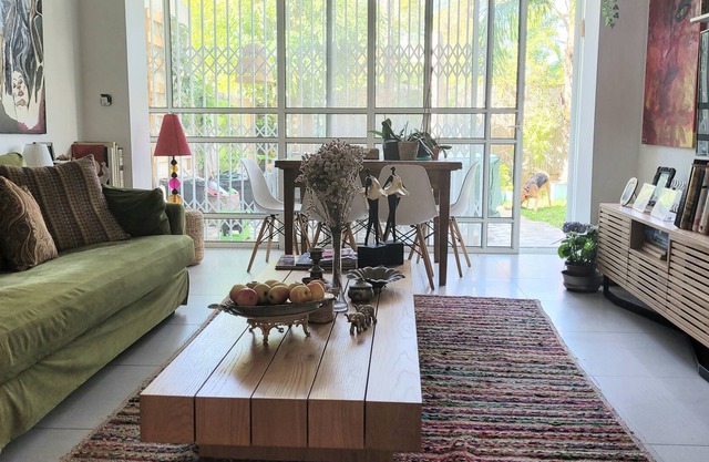 Garden green apartment in Lev hapark Raanana perfect for your holydays