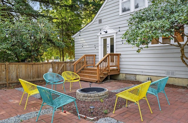 Garden Home Estate, Two Kitchens