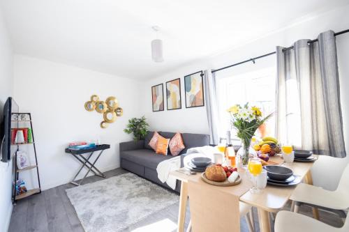 Garden House near shops in quiet location