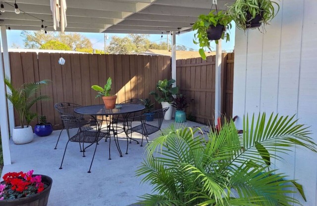Garden House: Relaxing vibes & three miles to IMG