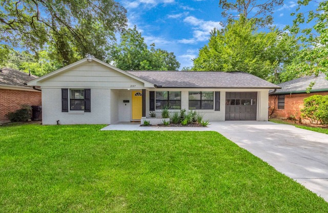 Garden Oaks Cottage - Central and Family-Friendly