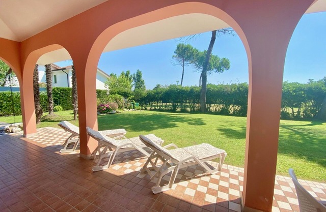 Garden retreat by the sea on Albarella