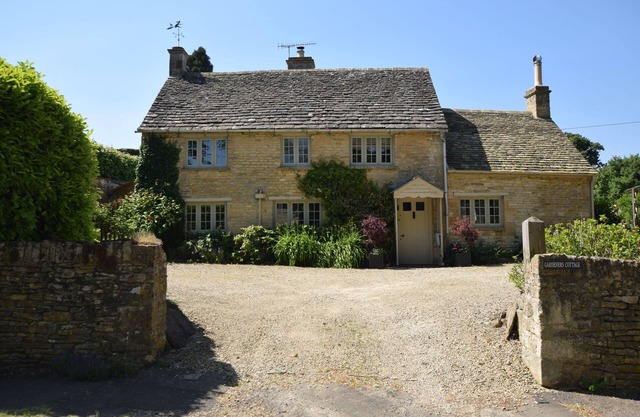 Gardeners Cottage is a wonderfully presented period cottage in the Cotswolds.