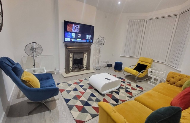 Garland Modern 4 Bedroom Central Apartment London