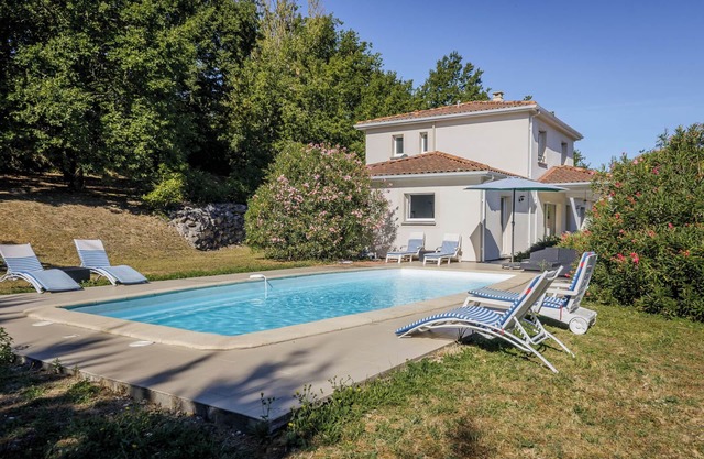 Garonne, modern home in the South of France with private swimming pool