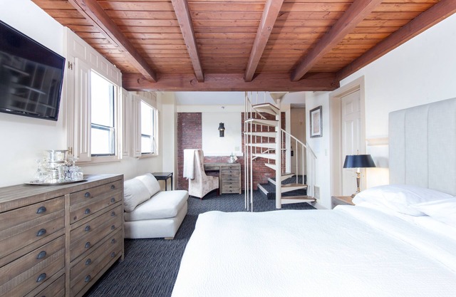 Garrison Inn Boutique Hotel