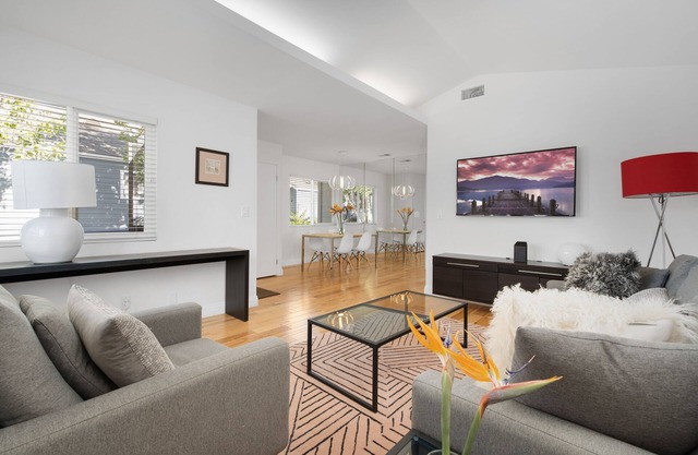 ★Gated 2bed/2bath Modern OC Condo★