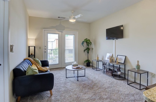 Gated Cozy & Rustic in MED District w/Terrance