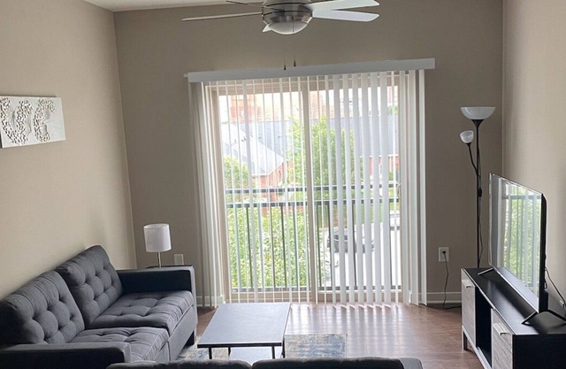 Gated Downtown 1-bedroom w/free onsite parking/Gym