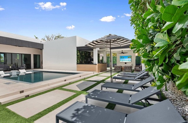 Gated Villa | Pool/Spa, Bball & Ping Pong