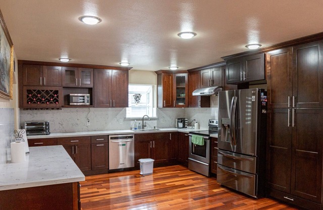 Gateway to SEA! 5BED/3BA Home