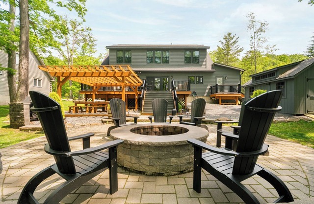 Gathering Place: Lakefront w. boat slip | Dog friendly | Hot tub | Fire pit