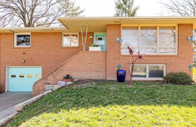 Gathering Place near Medical facilities, Golf, Easily located