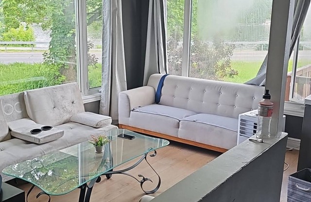 Gatineau Water Front Vacation Home 3 Bedroom 1.5 bathroom across Ottawa