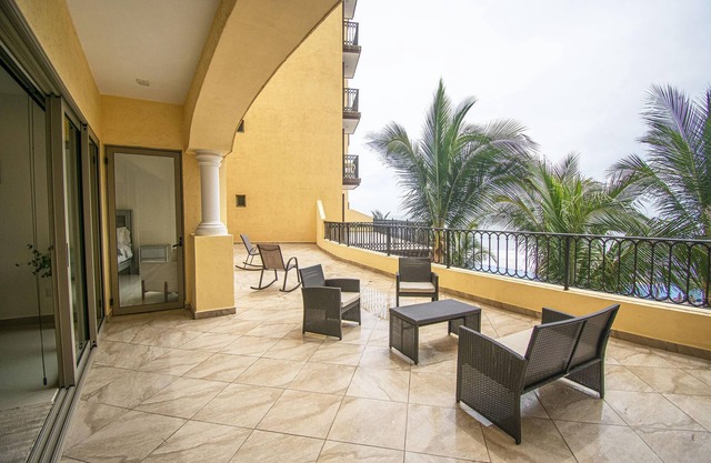 Gavias Grand-Cerritos Get Away