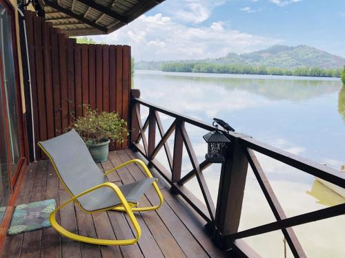 Gayang Friendly Water House Homestay