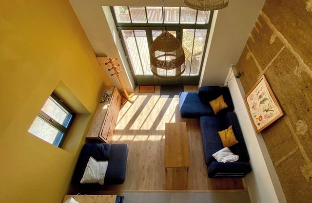 Gd Appartement en Duplex, au Calme Avec Terrasse, Parking et Cour