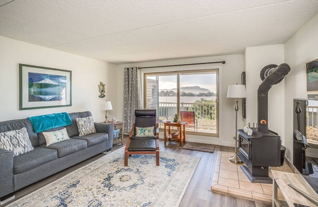 Gearhart House G611, first floor pet unit, Adults only