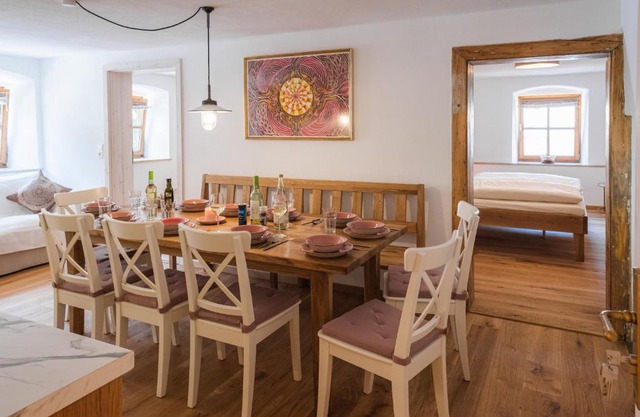 Gehobenes Ambiente in historischer Wohnung