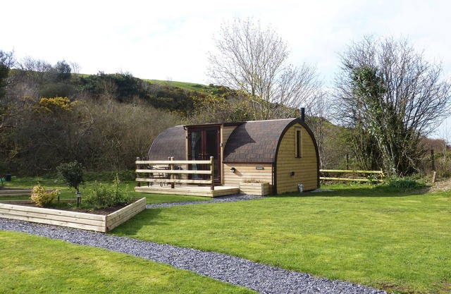 GELERT POD, pet friendly, country holiday cottage in St Asaph