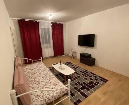 Gemütliche Wohnung mit Smart-TV und großem Balkon