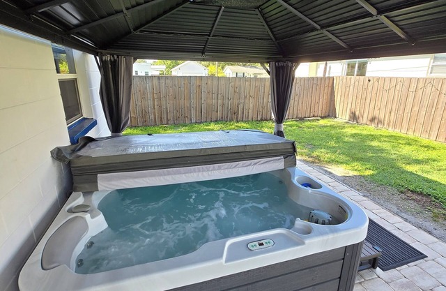 Gem in Central Location to Dtown St Pete and Tampa