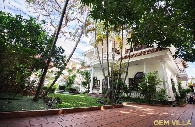Gem Villa 10, Biệt thự phong cách cổ điển, sang trọng và ấm cúng có hồ bơi lớn.