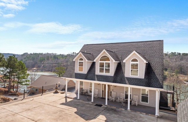 Generations Cove: 7 BR, 3.5 BA in Cullman, Sleeps 19