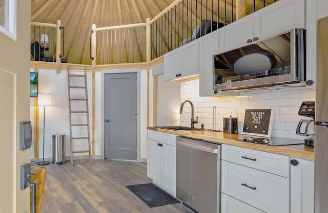 Gentry: Luxe Yurt-Cabin | Canyon Lake | Hot Tub