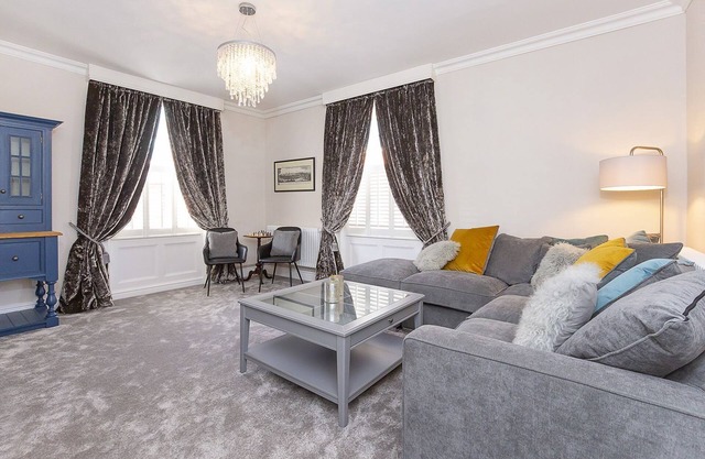 George street Boutique Apartment 1 - sleeps 6 guests in 2 bedrooms