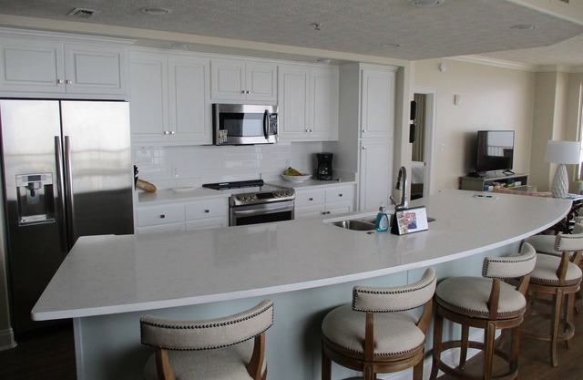 Georgeous 3 Bed Unit; Wrap-around Balc w/Spect Views; Beach Chair Setup Incl.