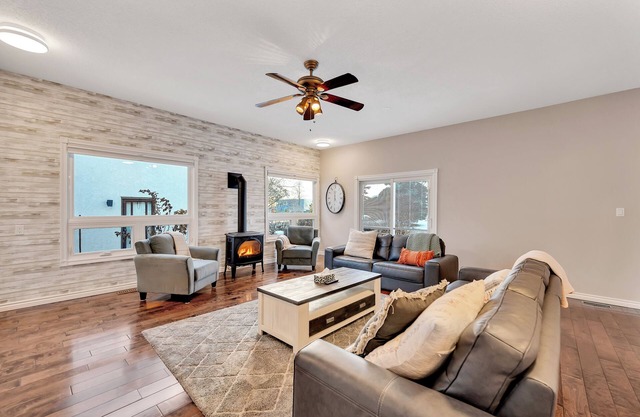 Georgia - 3 BR Bungalow w/Deck, BBQ & Near Mall