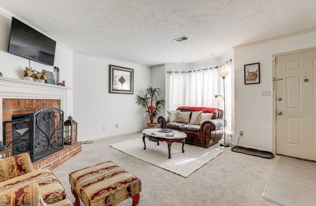 Georgia Townhome - 3 Mi to Stone Mountain Park!