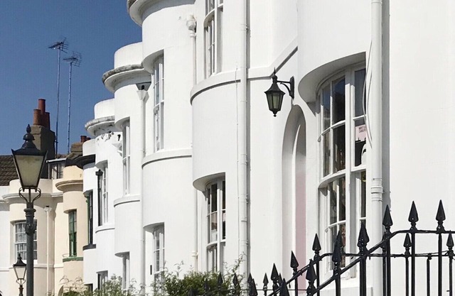 Georgian Townhouse 5 minutes walk from the harbour, beach, bars & restaurants