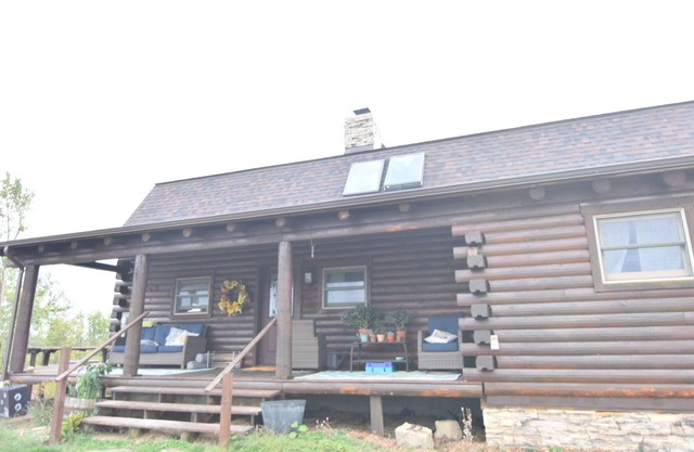 Get Away Cabin in Claysville ~ Covered deck~ Watch the Sunrise & Sunset~